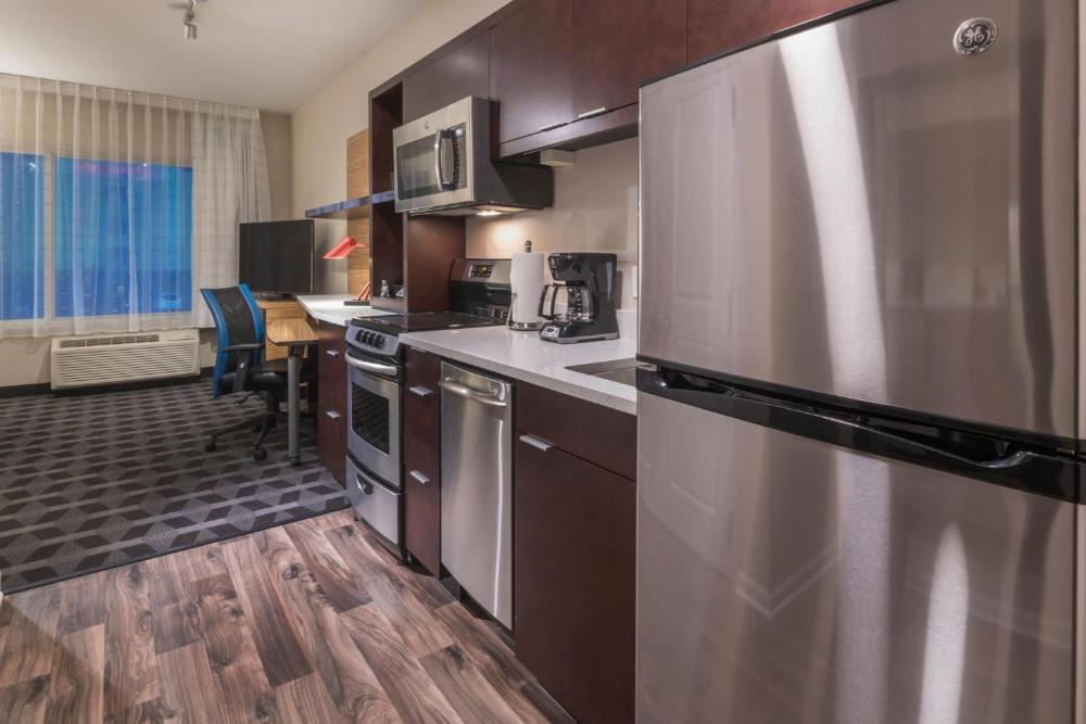 1 Bedroom Suite, Queen, Sofa bed, City view interior